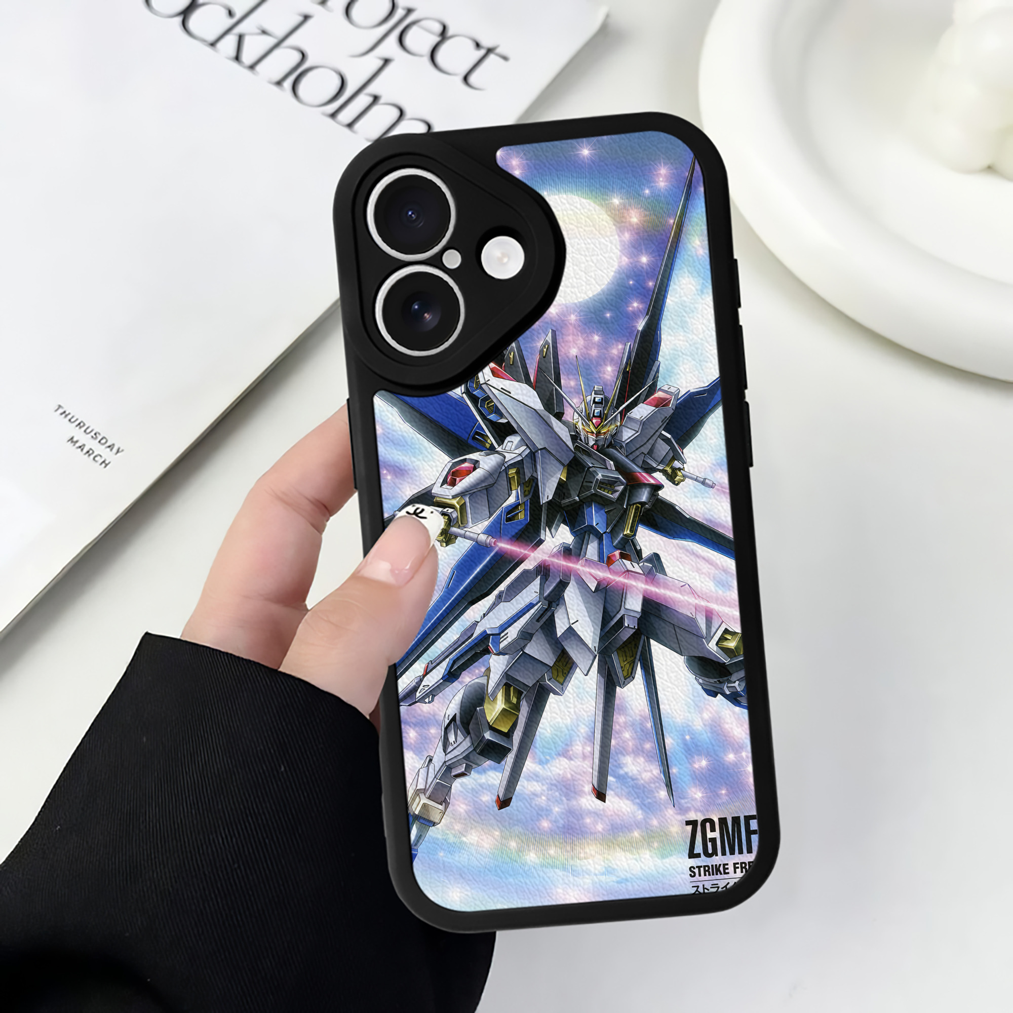 （画像用） 機動戦士ガンダム Mobile Suit Gundam 【iPhone 16シリーズ対応】シリコンスマホケース（レザー調） 材質：シリコン